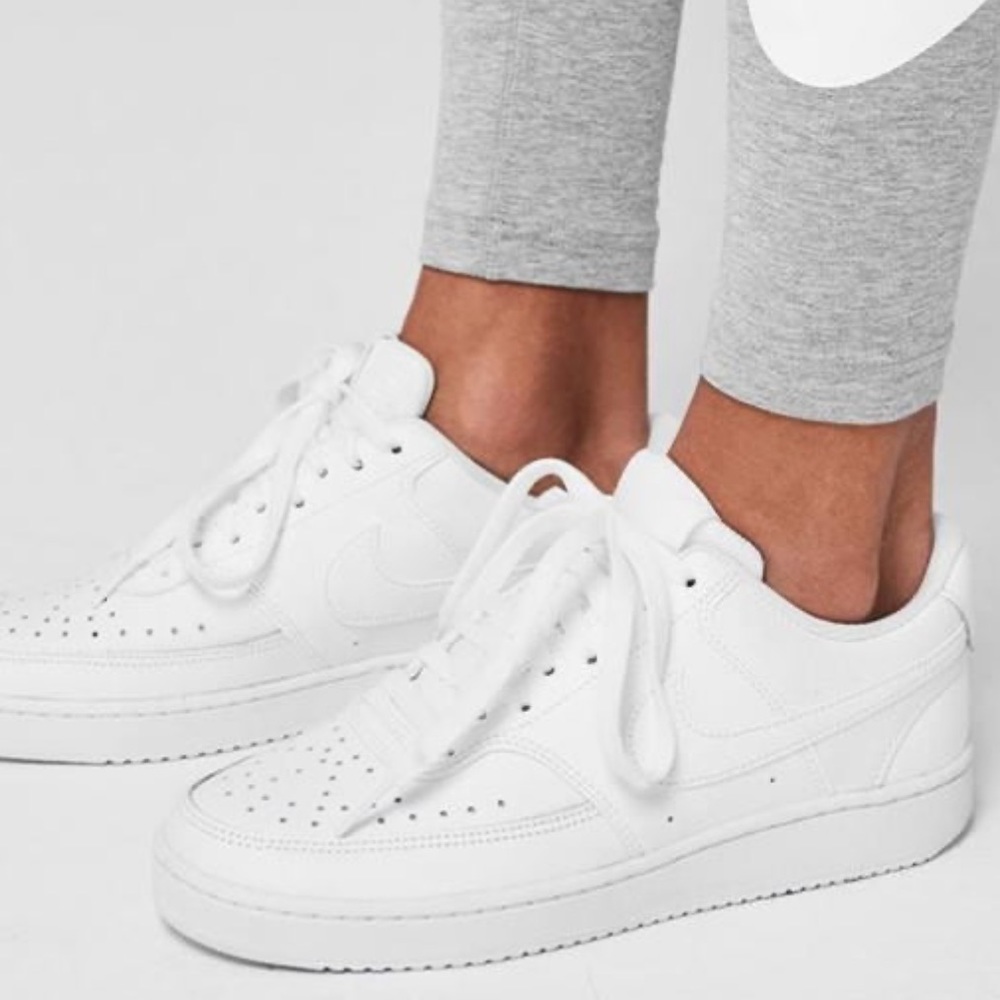 Nike Court Vision Low Sneaker Size 8 - Picture 1 of 6